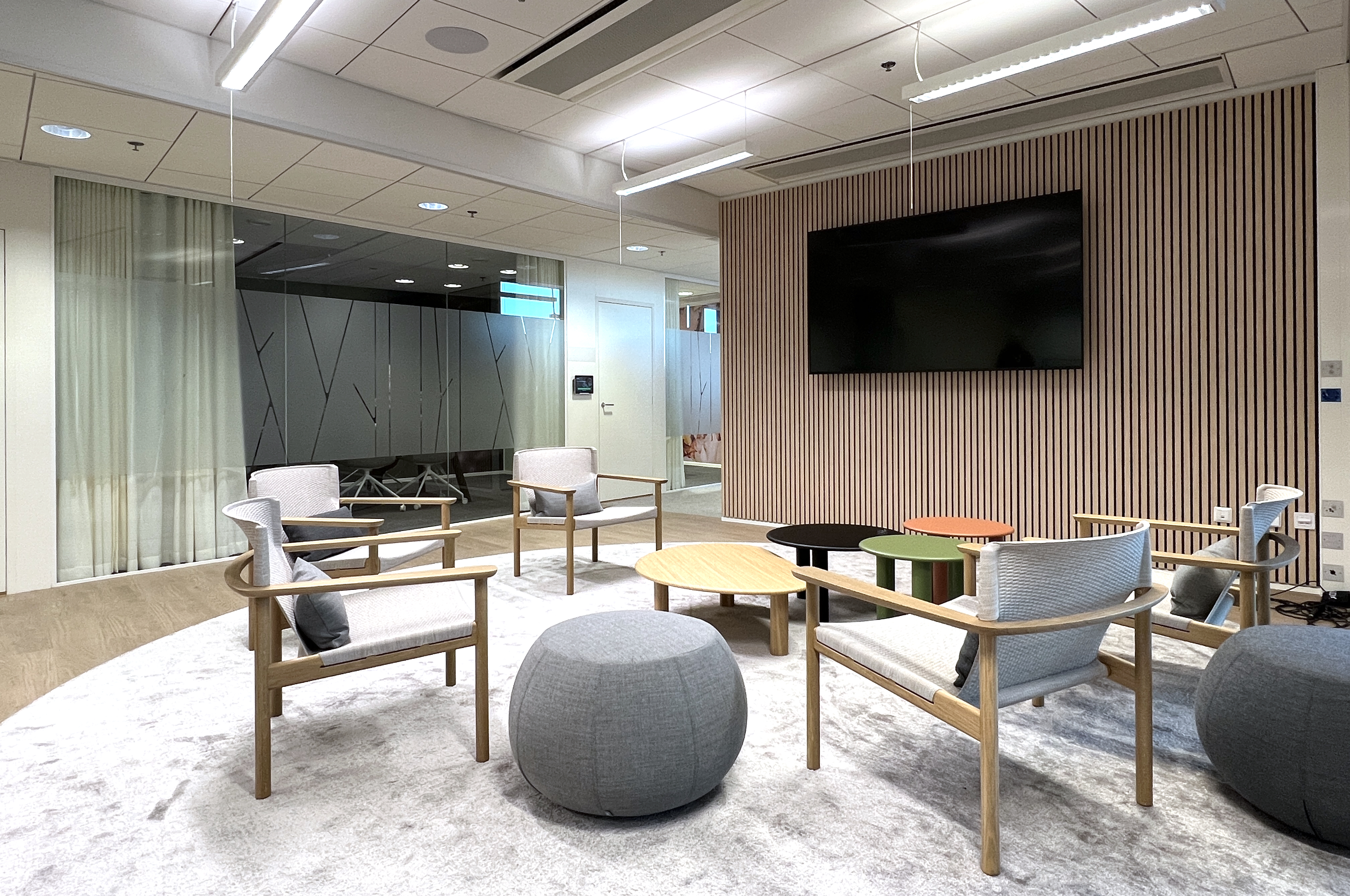 Dun & Bradstreet Office Helsinki – a photo of the lounge area.